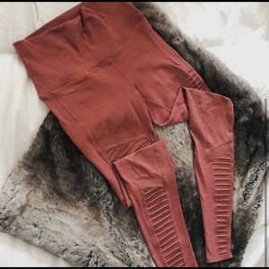 Alo yoga moto leggings
